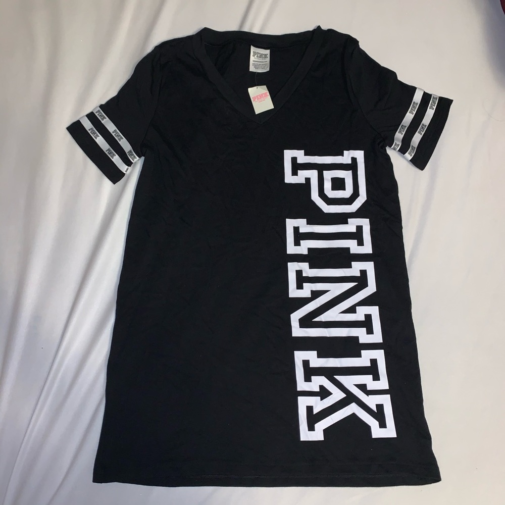 VS PINK BLACK V-NECK